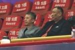最近多次露面！中国男篮主帅郭士强&助教王晗现场观战北控vs上海